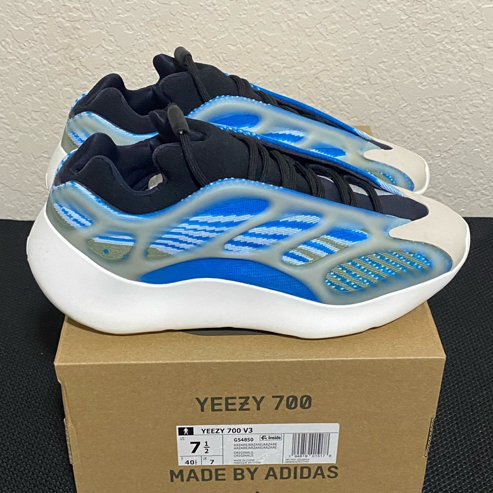 Mens Adidas Yeezy 700 V3 Arzareth sz 7.5
